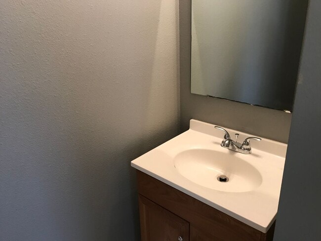 Building Photo - Franklin IN - 4 BR home