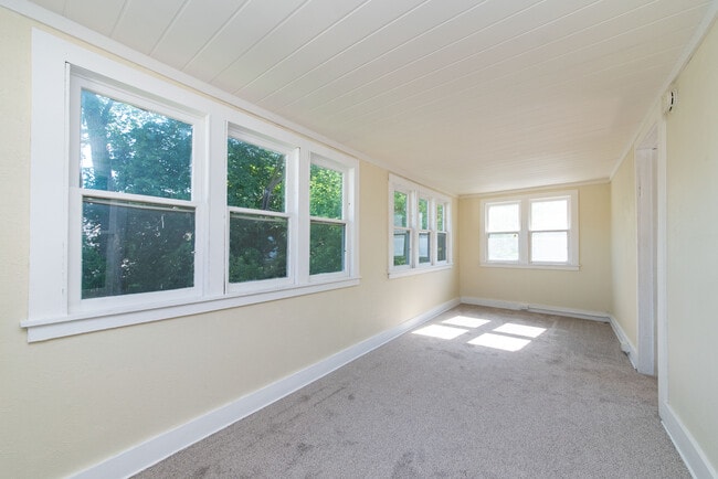 Building Photo - 1007 Sherman St SE