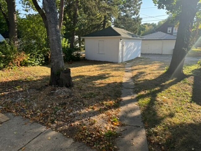 Building Photo - 5680 N 39th St