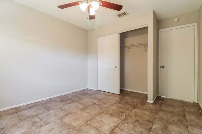 Building Photo - 9310 Tamworth Ln