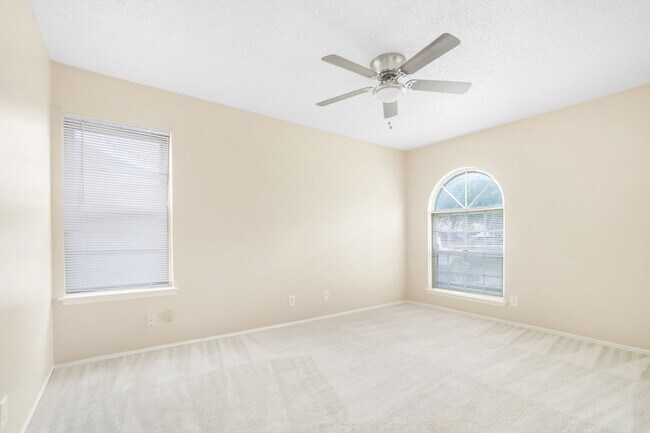 Building Photo - 5003 Starfire St
