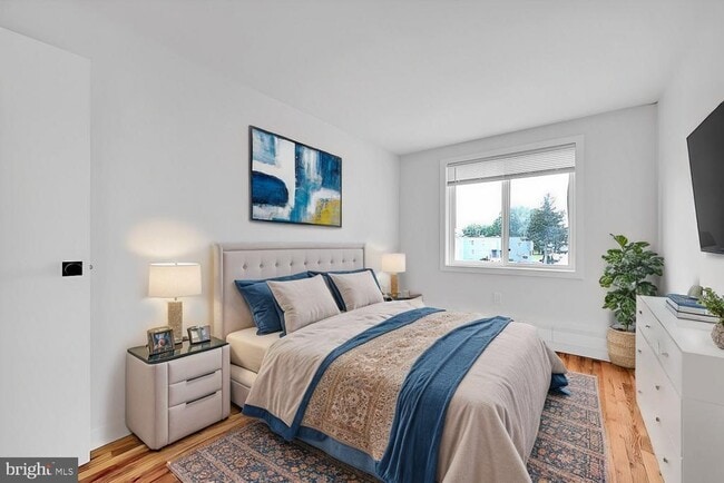 Primary Photo - 8113 Lyons Ave