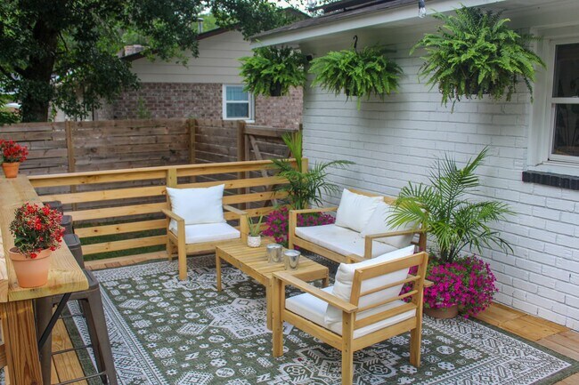 Building Photo - Renovated 3-Bedroom Single-Story Home with...