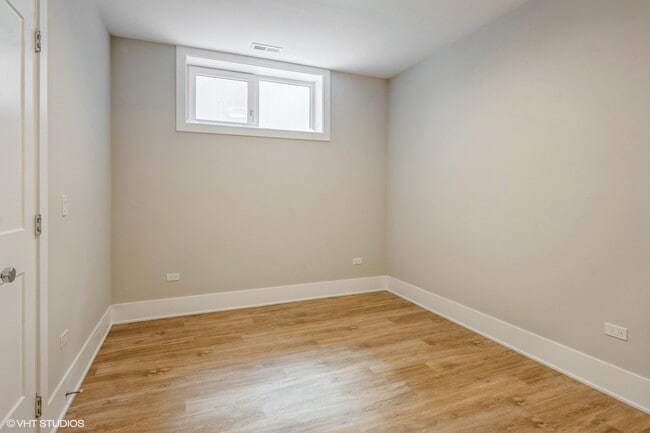 Building Photo - 1647 W Irving Park Rd