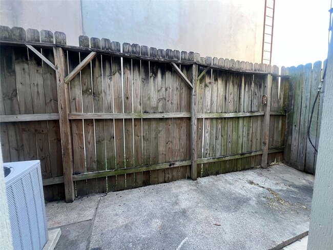 Building Photo - 3837 Tanglewilde St