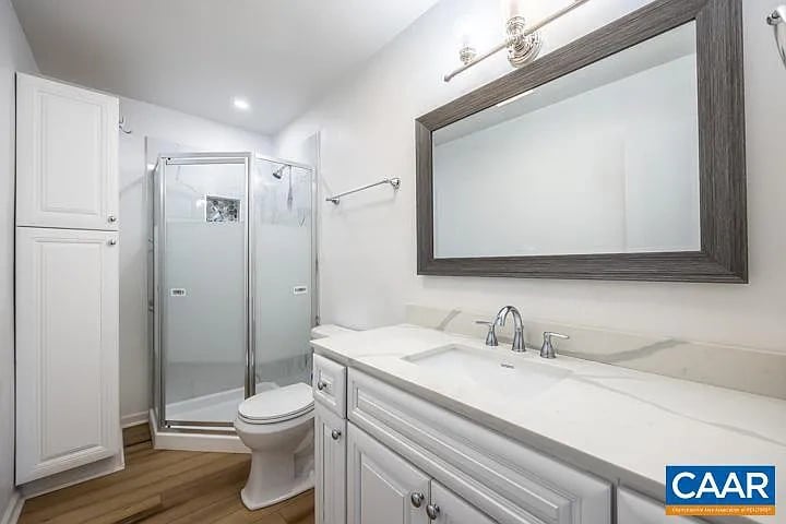 Master bathroom - 800 Ridge St