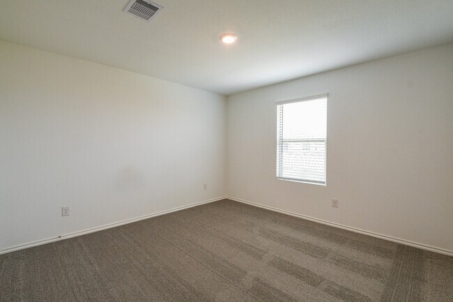 Building Photo - 11072 N Lake Mist Ln