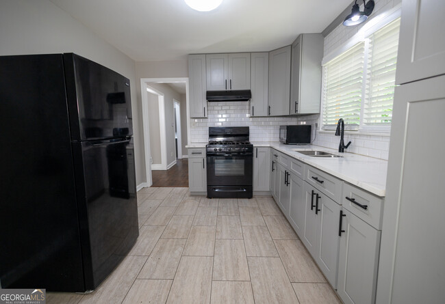 Building Photo - 2689 Collier Dr NW