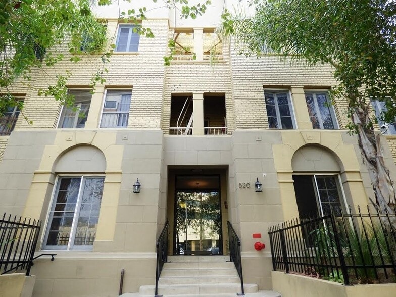 Building Photo - Elk Villas...Newly Remodeled Gorgeous Apar...