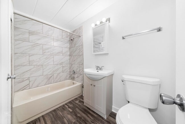 Building Photo - 5129 W Roosevelt Rd