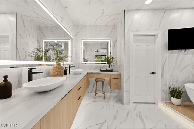 Building Photo - 12024 Whitehills St