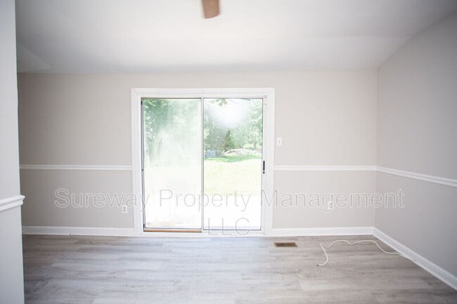 Building Photo - 21 N Lenola Rd