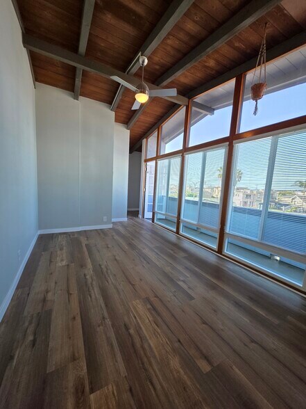 Building Photo - 2026 Hermosa Ave