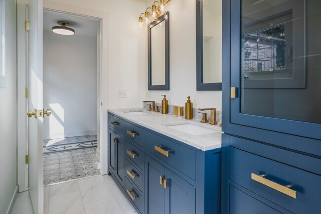 Building Photo - 184 Grand Ave