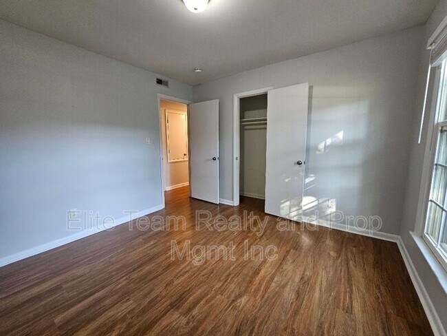 Building Photo - 4604 Coronado Dr