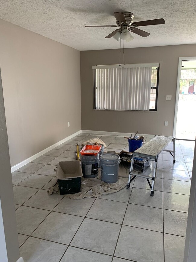 Building Photo - Charming 3 bedroom/1.5 bath Fenced Home in St.Cloud