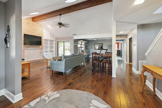 Building Photo - 5704 Sam Houston Cir