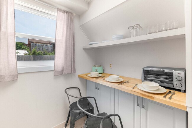 Building Photo - 108 Zamora St