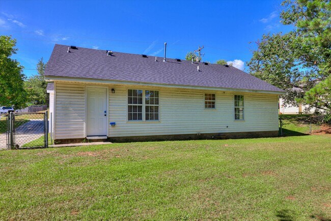 Building Photo - 2811 Bennington Dr