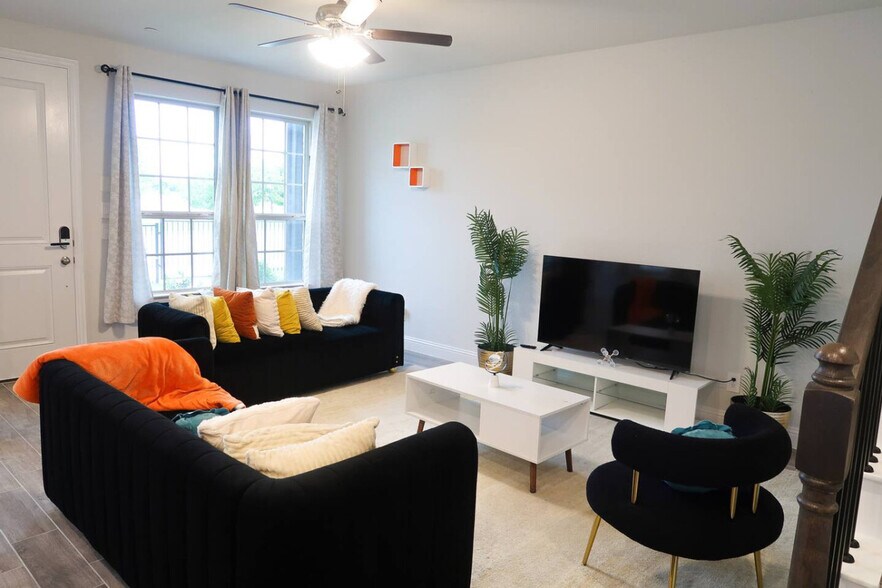 Building Photo - 6000 Bursey Rd