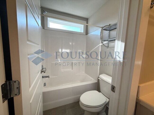 Building Photo - Lovely 3-Bedroom Home with Granite Kitchen, Office Nook & Finished Garage – Near Downtown Knightd...