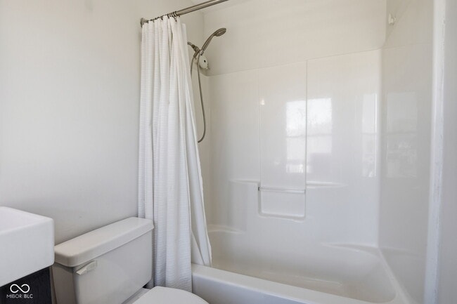 Building Photo - 228 E St Joseph St