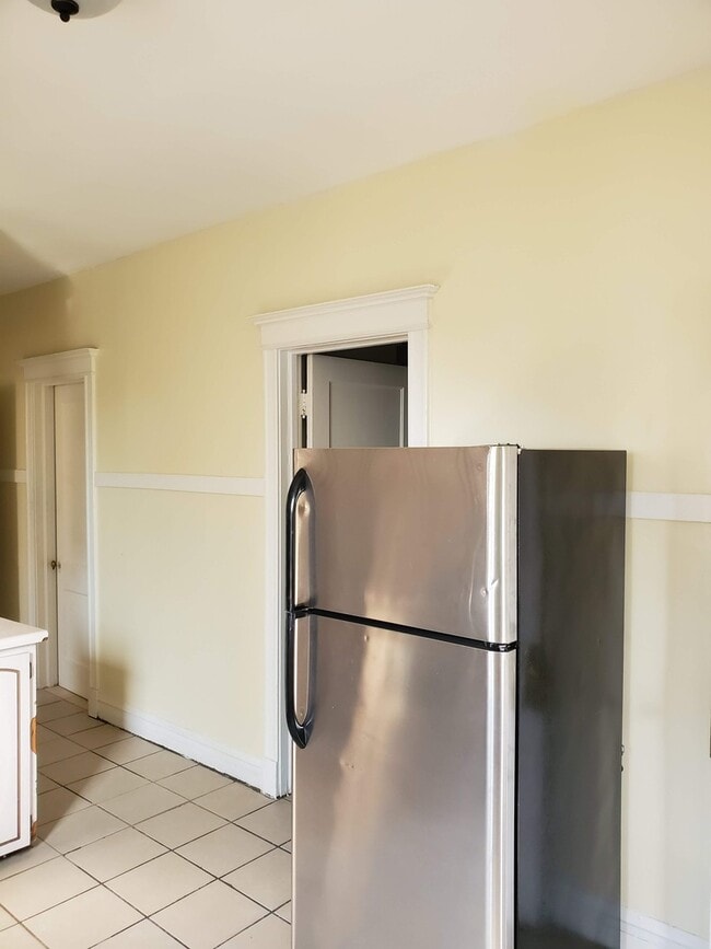 Building Photo - 6221 S Laflin St