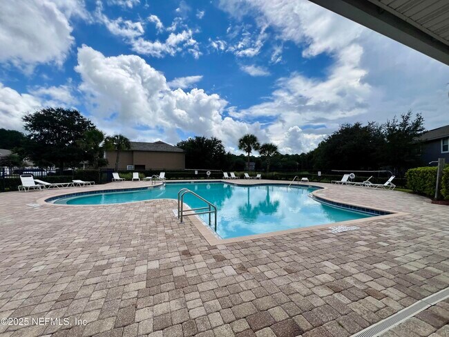 Building Photo - 466 Scrub Jay Dr