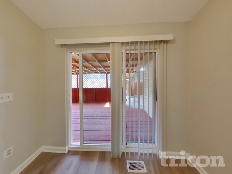 Building Photo - 4820 Jet Wing Cir W