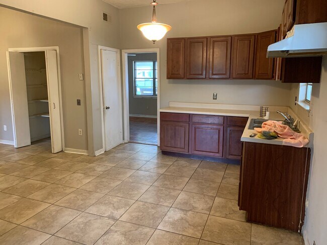 Building Photo - 1527 Bennington Cove