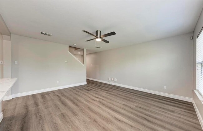 Building Photo - 3413 Bach Dr