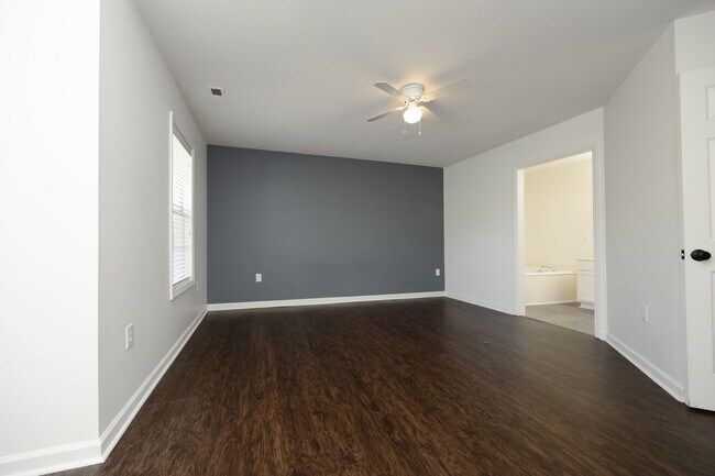 Building Photo - Now Available in Cary! Cozy 2-Bedroom Condo with Fireplace, Pool Access & Covered Porch!