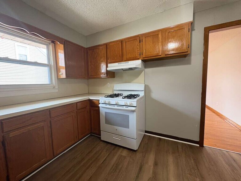 Building Photo - 281 Augur St