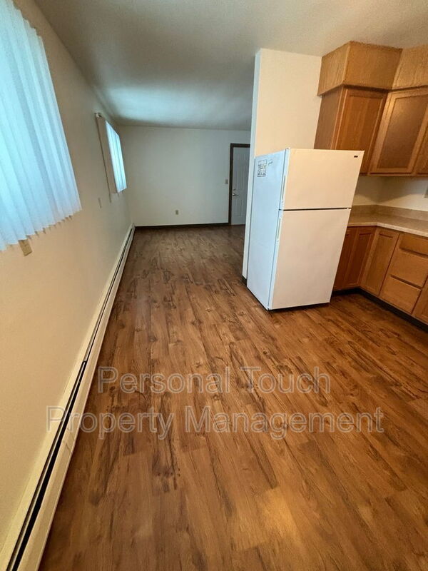 Building Photo - 132 6th Ave N