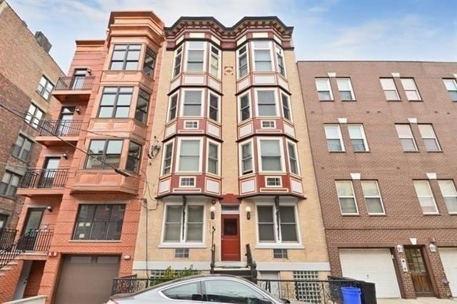Building Photo - 716 Adams St