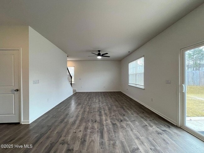 Building Photo - 275 Roberts Pl