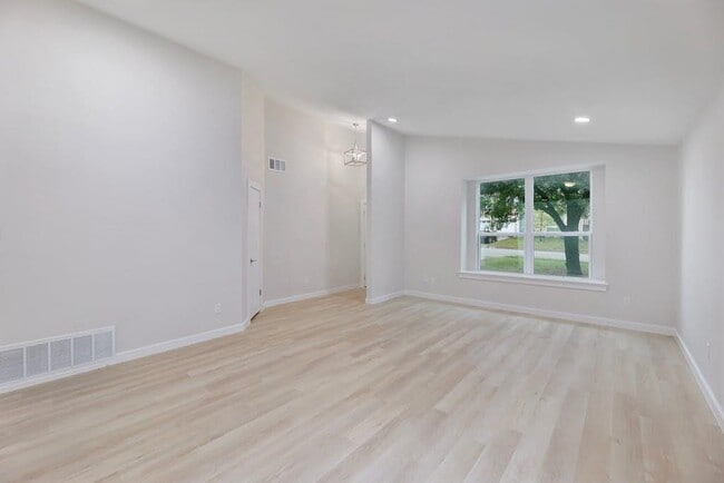 Building Photo - 2111 Rick Whinery Dr