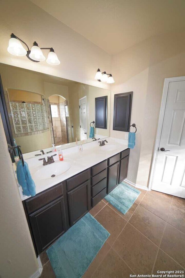 Building Photo - 1323 Kingbird Ct