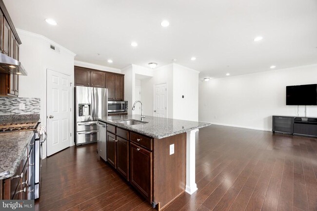 Building Photo - 253 Fairfield Cir W