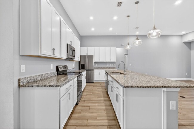 Building Photo - Modern 4-Bedroom Rental with Screened Patio & 2-Car Garage