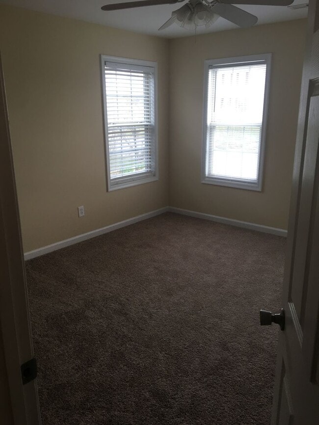 Building Photo - 1616 Fawcett Ln