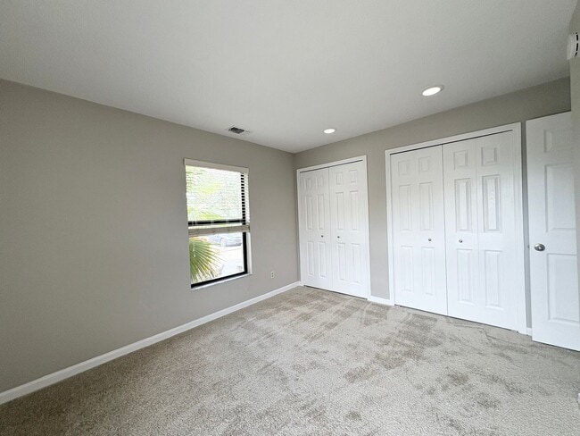 Building Photo - Audubon Park 2/2 Corner Unit Villa with La...