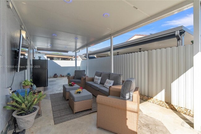 Building Photo - 3145 W 71st Pl