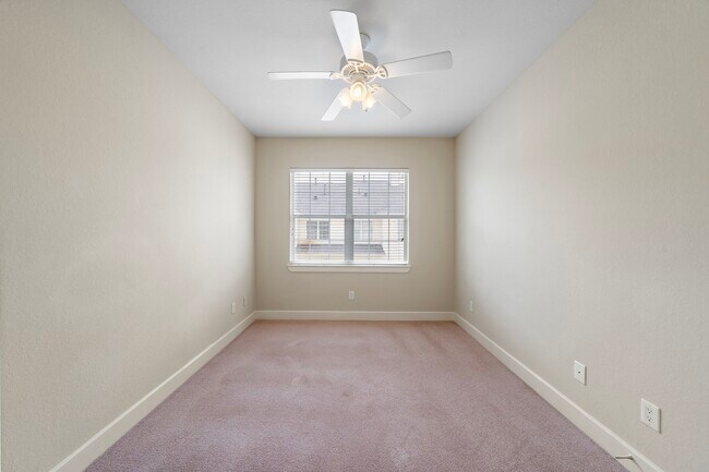 Building Photo - 2865 Westhollow Dr