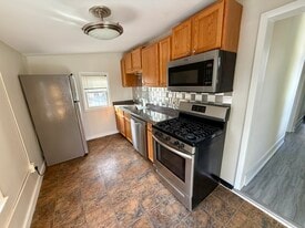 Building Photo - 411 Lyman Ave