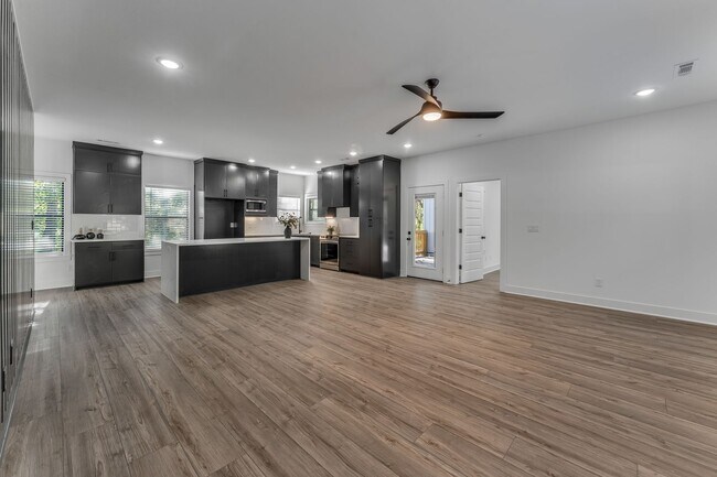 Building Photo - Brand New Bella Vista Beauty!