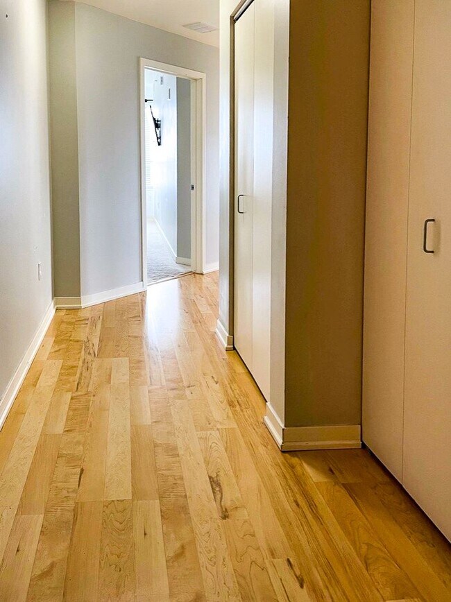 Building Photo - 21st Floor Corner Unit | Downtown Luxury Living w/ Balcony, Parking & Amenities