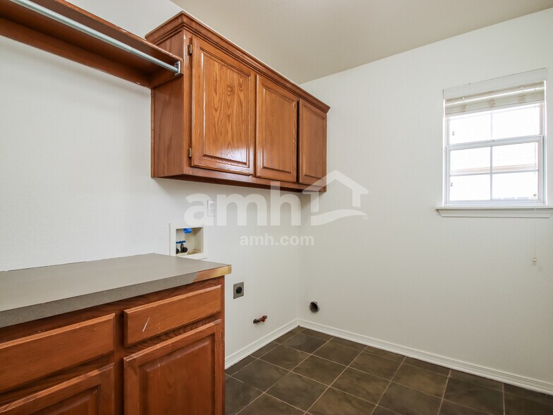 Building Photo - 10421 E 112th St S