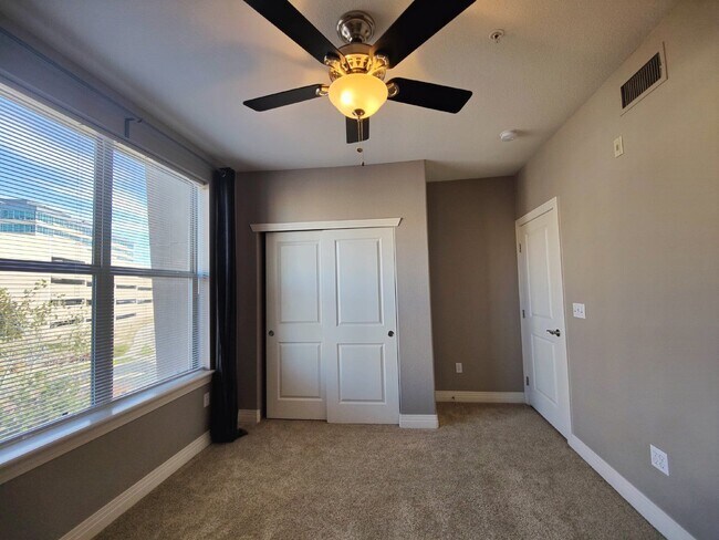 Building Photo - 9019 E Panorama Cir