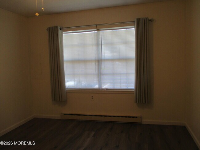 Building Photo - 363B Chesterfield Ct